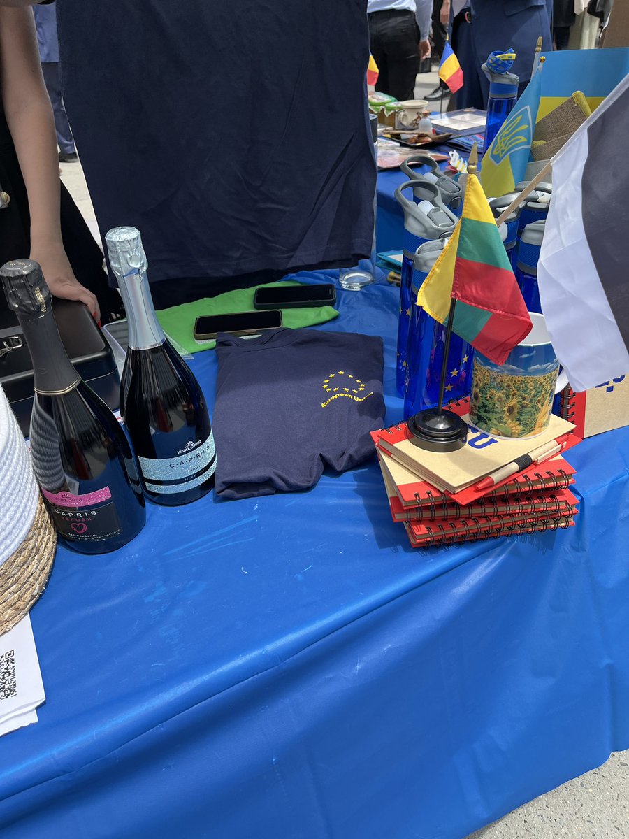 EUatUN's tweet photo. The annual #UNBazaar, organized by the 🇺🇳Spouses Club, is a special moment of solidarity & friendship amongst UN members.
Thanks to everyone for making our 🇪🇺EU family booth a success! This year event proceeds will benefit those in Gaza, Ukraine, South Sudan & @UNICEF in Africa. https://t.co/dpu7qU9Nkw