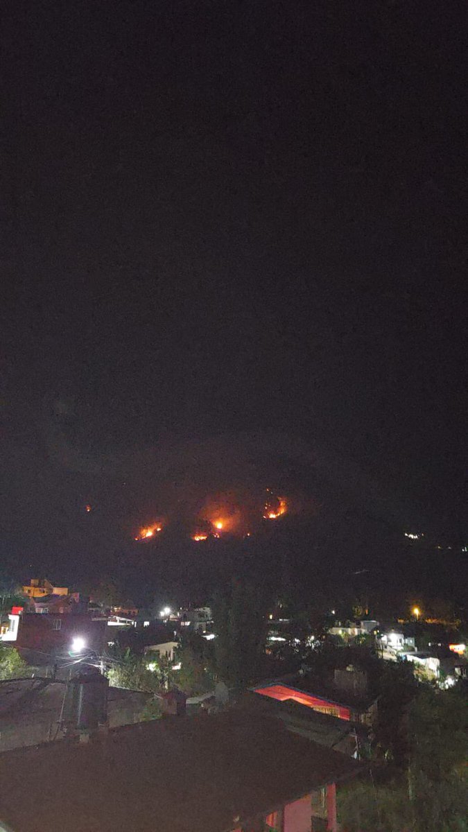 anasalas07's tweet photo. @AmbienteGobPue Triste conmemorad un día así con muchos incendios sin control 😞😞😞 Necaxa, Puebla necesita de su apoyo y solidaridad, el fuego se ve a kilómetros y en los pueblos de alrededor se respira humo https://t.co/1PTbQ1v588