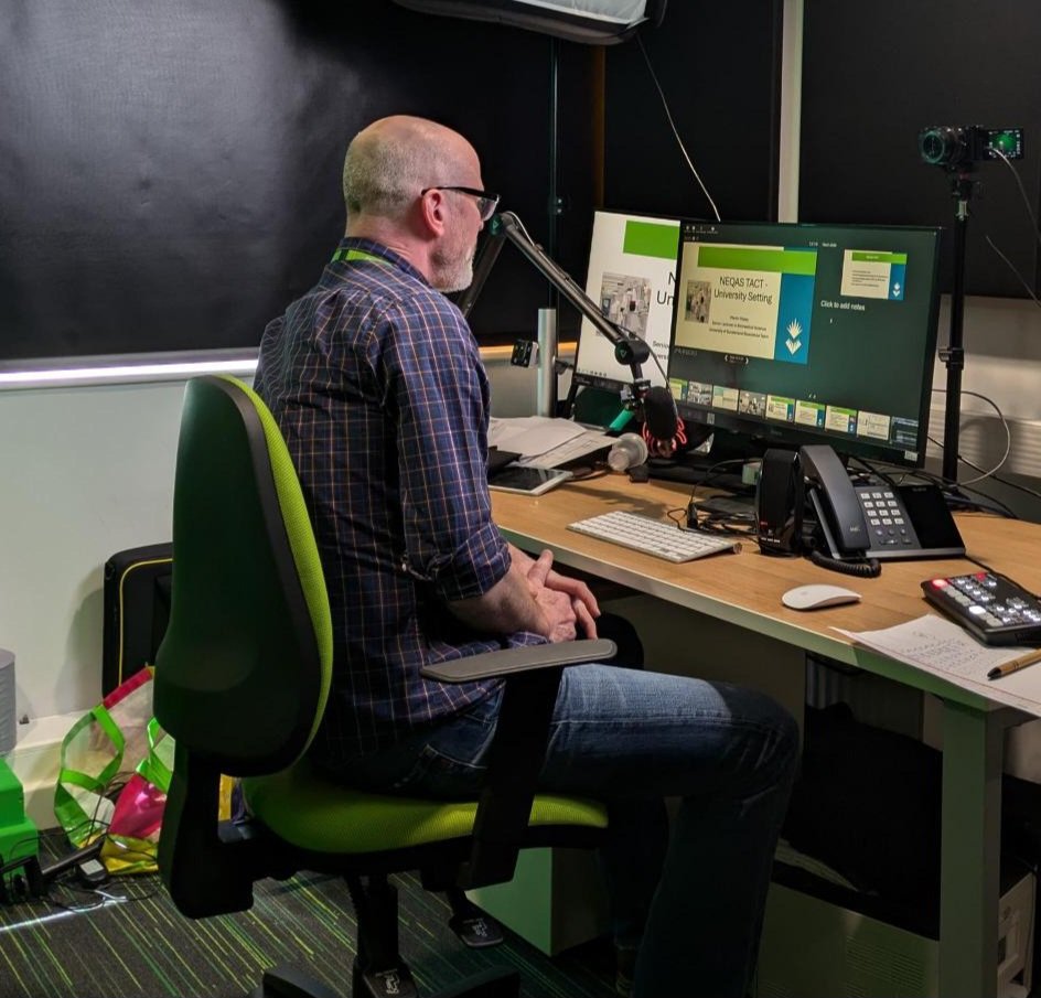 SununiBio's tweet photo. For all those who listened and watched today's  UoS / IBMS webinar on Innovations in undergraduate Biomedical Science training. This was it looked like behind the scenes  ! #wearesun #ibms #Apprenticeships https://t.co/gUC1DYKXcG
