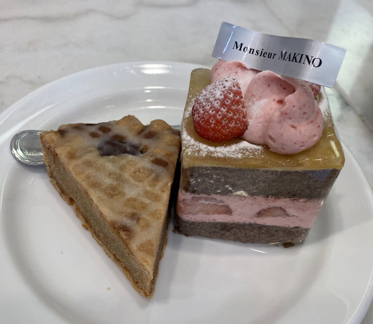 lasmeninas2018's tweet photo. ムッシュマキノでスイーツ🍰 https://t.co/52HrOArZCa