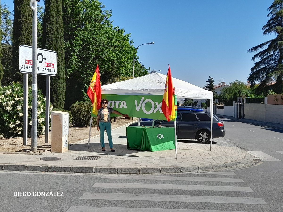 VoxAlhendin's tweet image. ⛺‼️HOY EN LA #URB. #LOSLLANOS‼️✌️

❗️SEGUIMOS CON LAS MESAS ℹ️INFO DE VOX ALHENDÍN‼️

✅ Hoy nuestro Portavoz, @diegodggonzalez ,junto con El Equipo de @VoxAlhendin y la Concejal de @VoxGojar ,Otilia Alarcón, en La Urb. Los Llanos .

 #NosVanAOir 📢🇪🇸

¡Seguimos Avanzando!💪🏻🇪🇸