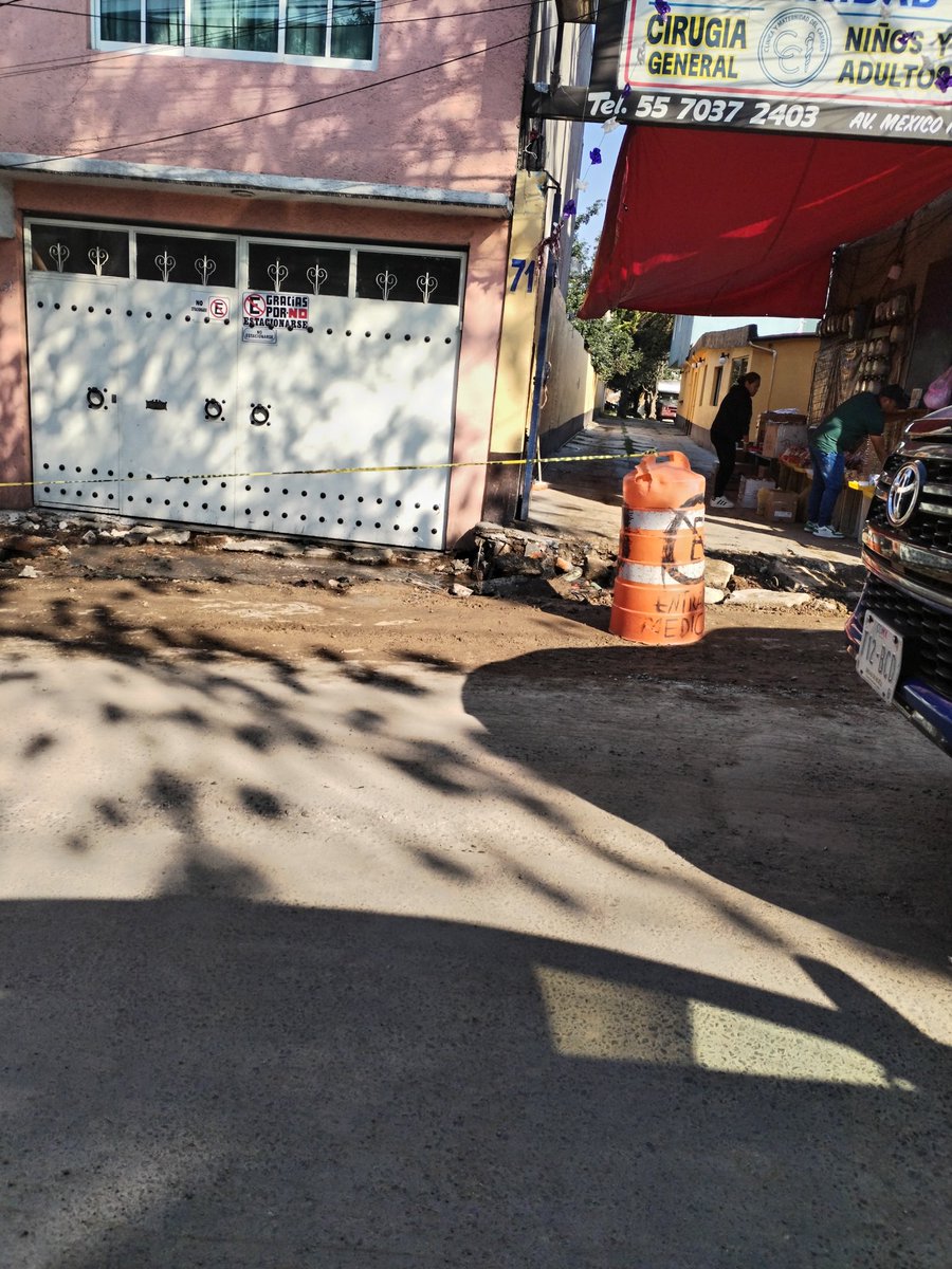 oricim's tweet photo. @AlcCuajimalpa @avan1207 @CENTURIONES1 
@MiguelPoblanno
@evamsan
Buenos días hay una fuga de agua muy grande en av.mexico al lado del neto . https://t.co/WW8ZHCtqNN