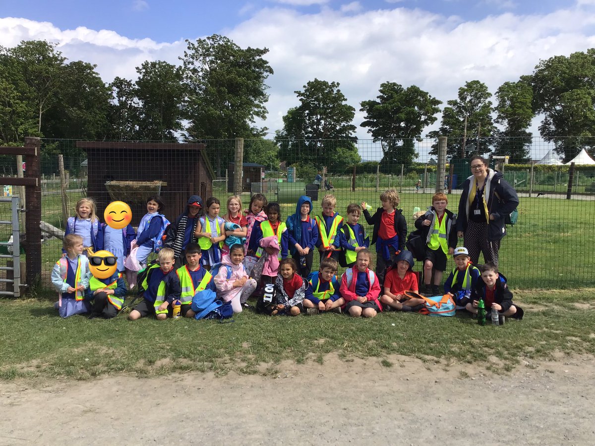 WavertonPrimary's tweet photo. More pictures of our fantastic day!🐰🐐🐮🐷🐔🐴🐑 https://t.co/qyjCgwgBxU