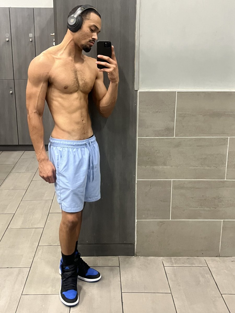 JConsciouss's tweet photo. 10 months of pure consistency, Definitely stronger than I was yesterday 🤓🙏 https://t.co/SRnLy3TcTa