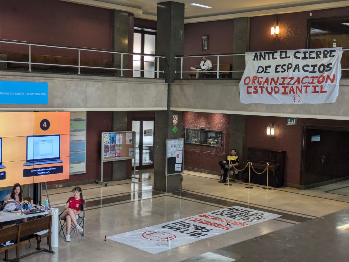 FdE_Madrid's tweet photo. ¡HEMOS VUELTO! ¡La lucha es el único camino!

Tras la presión y la lucha y la solidaridad de decenas de compañeros durante las últimas horas, el vicedecano de estudiantes cede y nos devuelve nuestro local.

Desde hoy mismo, vuelve a ser un espacio al servicio del estudiantado. https://t.co/0Ls1FhhhwL