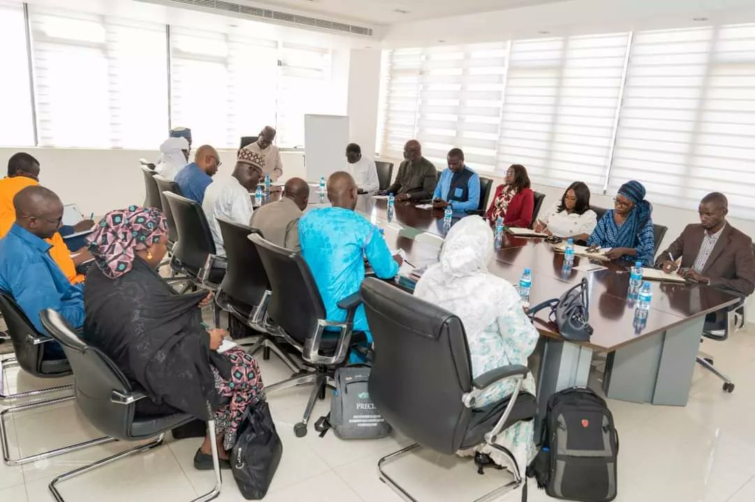 PapyPuncho's tweet photo. @DrAliouneDione a reçu une délégation du Ministère de l'Agriculture et de l'Élevage du Niger, cette rencontre s'inscrit dans le cadre de la volonté du nouveau gouvernement de renforcer la coopération sud-sud pour une intégration africaine solide et perenne.
#MMESS
#Lebambeyois https://t.co/OhUeEEF4At