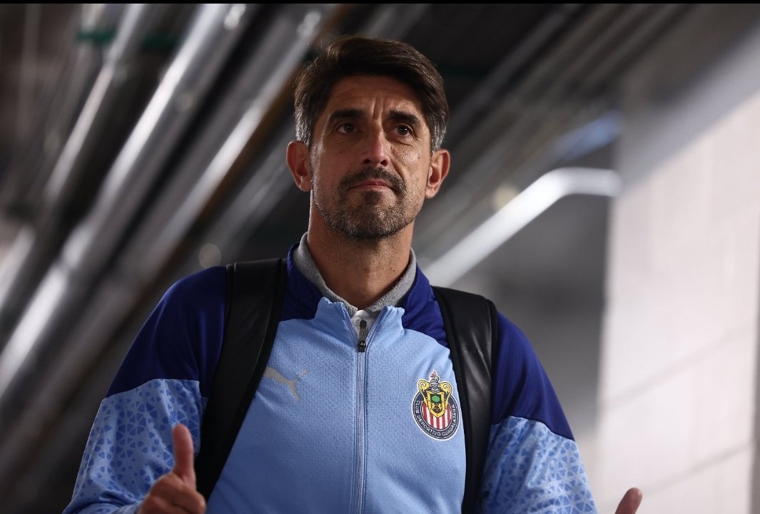 VicorioHdz's tweet photo. Paunovic toma delantera para dirigir a Tigres.
Estos fueron sus números con Chivas en 44 partidos.
Ganó 21: Empató 8: Perdió 15
Dirigió de enero a diciembre del 2023
Te agrada ese candidato?
❤️ Sí 
🔁 No https://t.co/3NKAgHHNQT