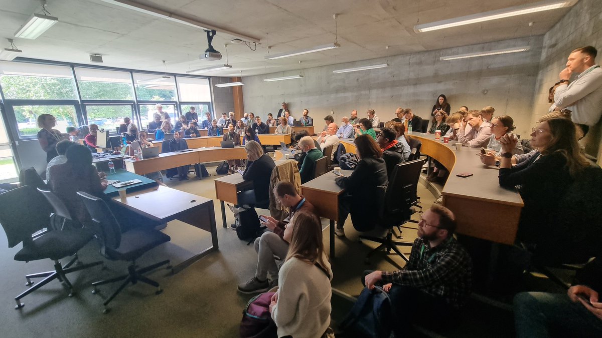 Alexis Whitton tweet media