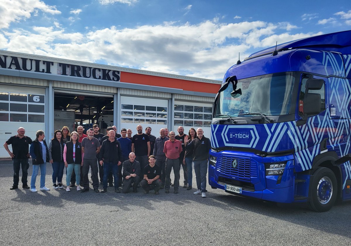 RenaultTrucksCo's tweet photo. Excitement in Vitrolles as the Renault Trucks team lays eyes on the stunning Diamond Echo truck for the very first time! 🚛✨ 
#JoinTheGoodMove #DiamondEchoRoadshow #Vitrolles https://t.co/pWmAjMg3YI