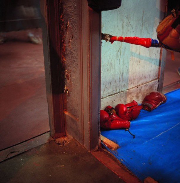 suspeitomidia's tweet photo. Clube de Boxe de Santa Teresa. Santa Teresa, Rio de Janeiro, 1991-1993. 🕵🏾

📸 Miguel Rio Branco https://t.co/CDyE6EHVIM