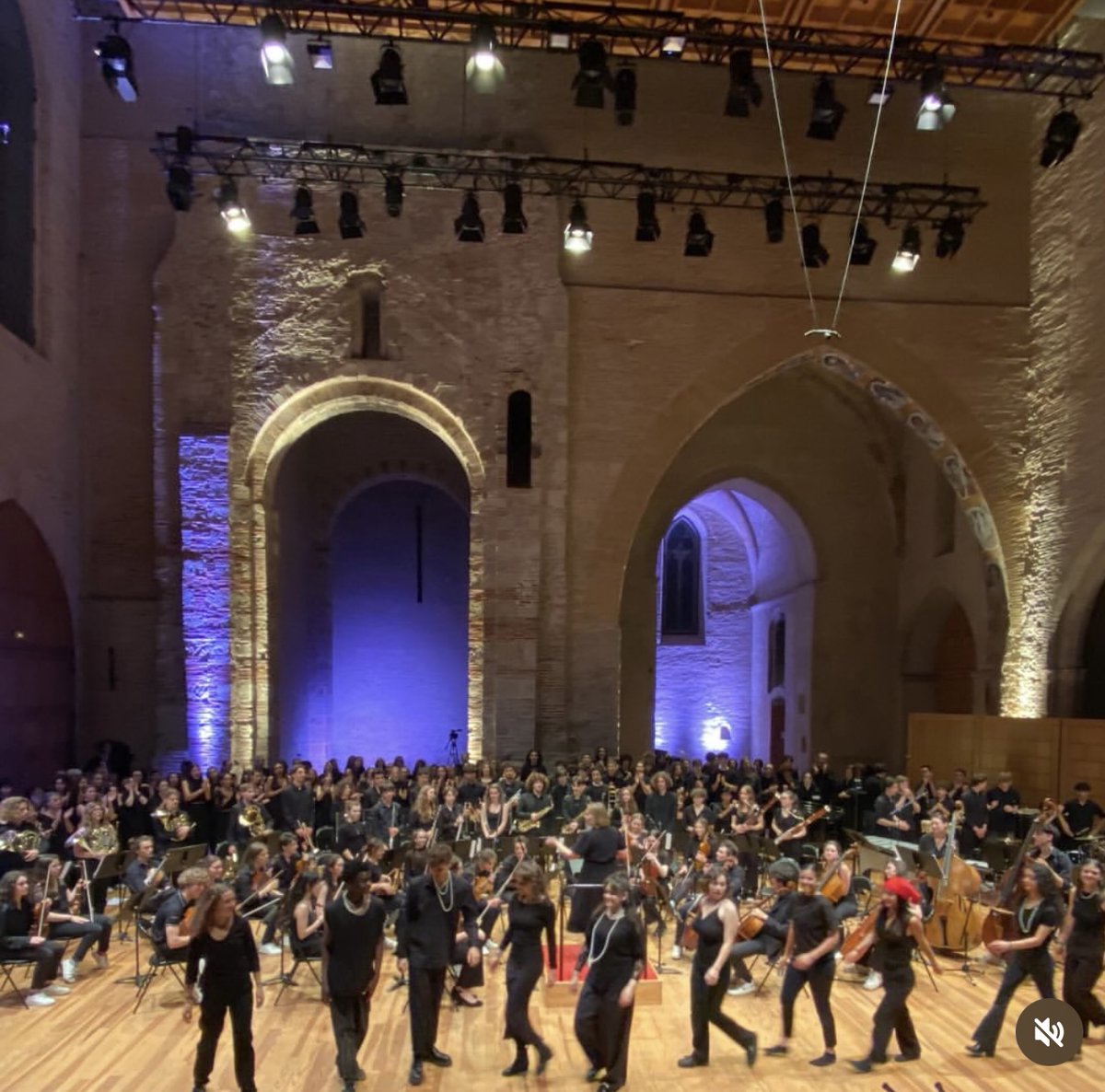 SAE_France's tweet photo. 🚀 Les étudiants de The SAE Toulouse lors du concert final de la Semaine des Arts pour la captation du concert à l’auditorium de Saint Pierre des Cuisines 👏😊

#wearesae #saetoulouse #audiovisuel #son #stpierredescuisines https://t.co/39TGGhoUeU