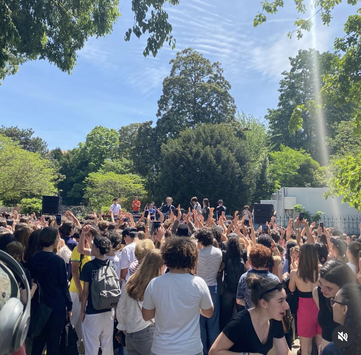 SAE_France's tweet photo. 🚀 Les étudiants de The SAE Toulouse lors du concert final de la Semaine des Arts pour la captation du concert à l’auditorium de Saint Pierre des Cuisines 👏😊

#wearesae #saetoulouse #audiovisuel #son #stpierredescuisines https://t.co/39TGGhoUeU
