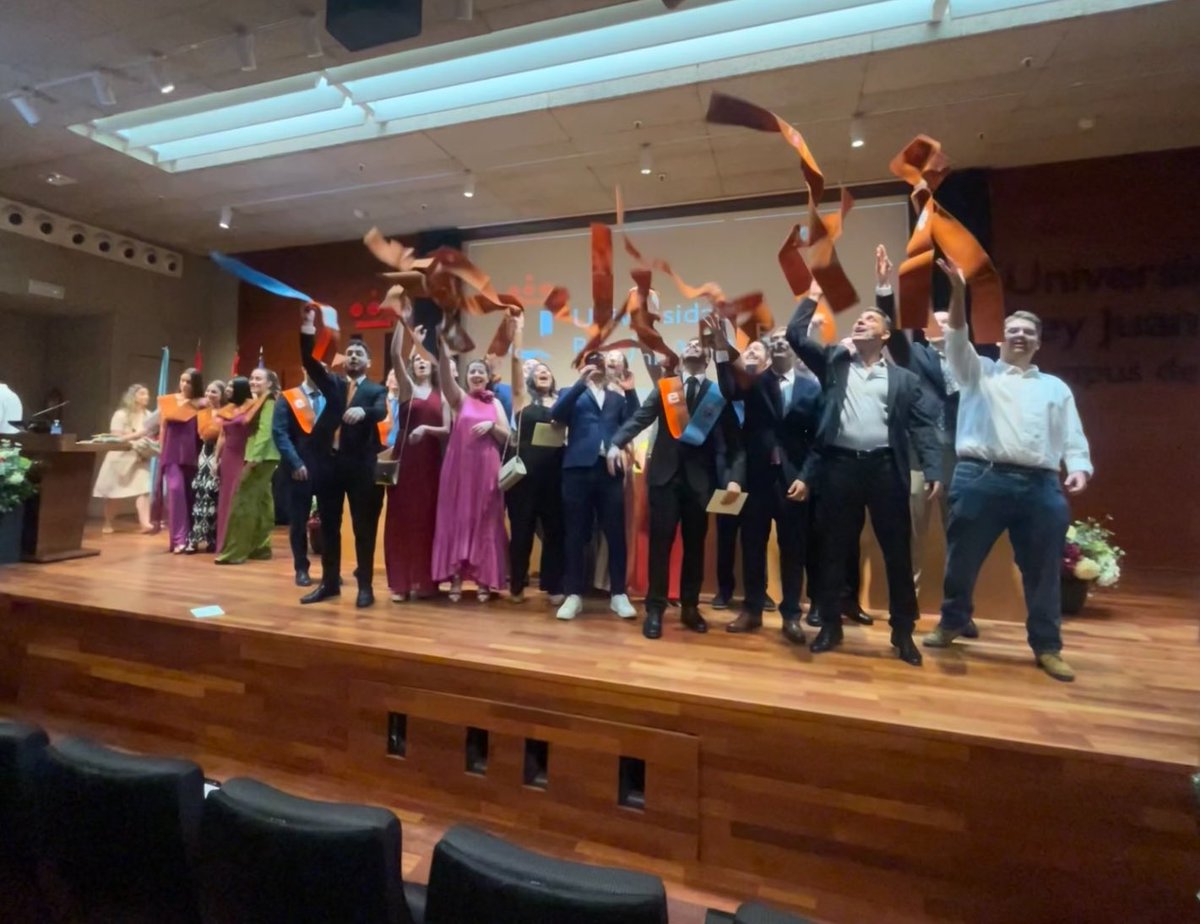 ISE_URJC's tweet photo. Felicidades a nuestros nuevos Ingenieros en Servicios! 👩🏻‍🎓👨🏻‍🎓@urjc @URJConline @URJCFCEE https://t.co/11j54R1XCL