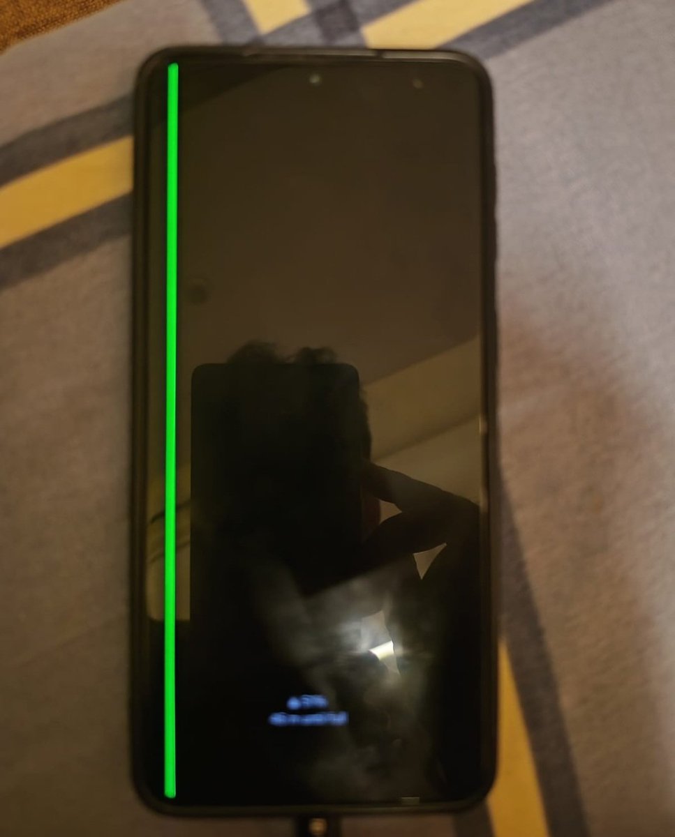 HarnishZ's tweet photo. @SamsungIndia @SamsungIndia @SamsungMobile I have already dme'd you the detailed issue,also just checked online - several Samsung mobile users facing this issue.
#BoycotSamsung #SamsungDisplayissues
#SamsungS21plusdisplayissue
#GreenLineSamsungphone https://t.co/er0i24tpa4