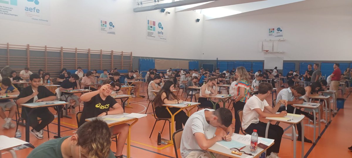 LiceoAlicante's tweet photo. 🇫🇷 Nos élèves de Terminale passent ces jours-ci les épreuves de spécialité du Baccalauréat 2024. Nous vous souhaitons bon courage et bonne réussite ! 🤩
#liceofrances #liceoalicante #lyceefrancais #lyceealicante #lfia #bac2024 #baccalauréat @mlfmonde @aefeinfo https://t.co/Nx1AZEZwio