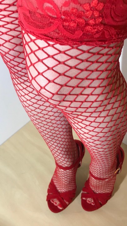 reereestar11516's tweet photo. Red fishnets and red heels! https://t.co/aWYis2ndyD