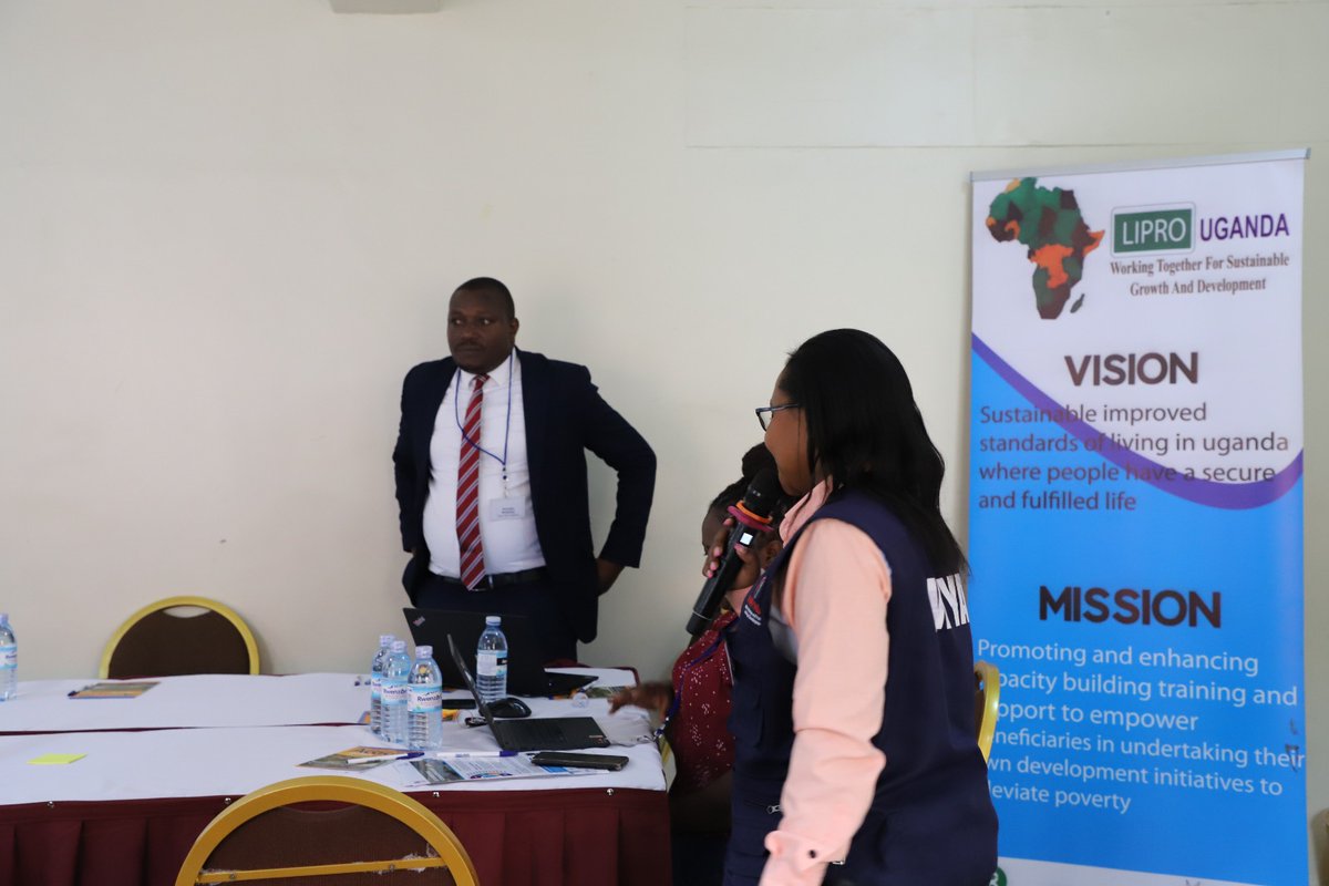 AWYAD_UG's tweet photo. Snapshots from the Western Uganda Humanitarian Platform meeting in Mbarara. Key discussions on #Localization, empowering local actors, and enhancing collaboration for effective humanitarian response. #LocalNGOs #HumanitarianAid https://t.co/pOXKtXV5Ia