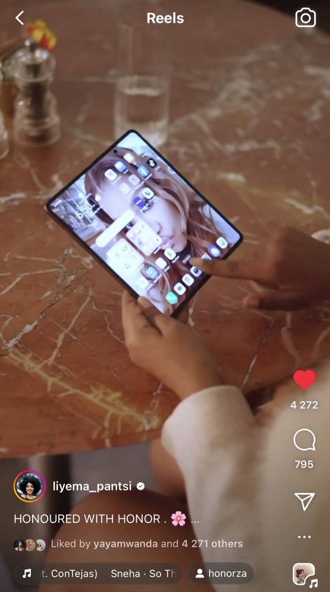 Factsgenbackup1's tweet photo. The phone and her face are a perfect match 

LIEMA PANTSI X HONOR V2
CONGRATULATIONS LIEMA 
#HONORmagicV2
#LiemaPantsi https://t.co/HB5F9pVTcY