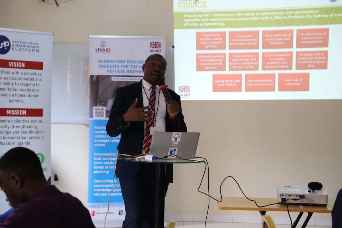 AWYAD_UG's tweet photo. Snapshots from the Western Uganda Humanitarian Platform meeting in Mbarara. Key discussions on #Localization, empowering local actors, and enhancing collaboration for effective humanitarian response. #LocalNGOs #HumanitarianAid https://t.co/pOXKtXV5Ia