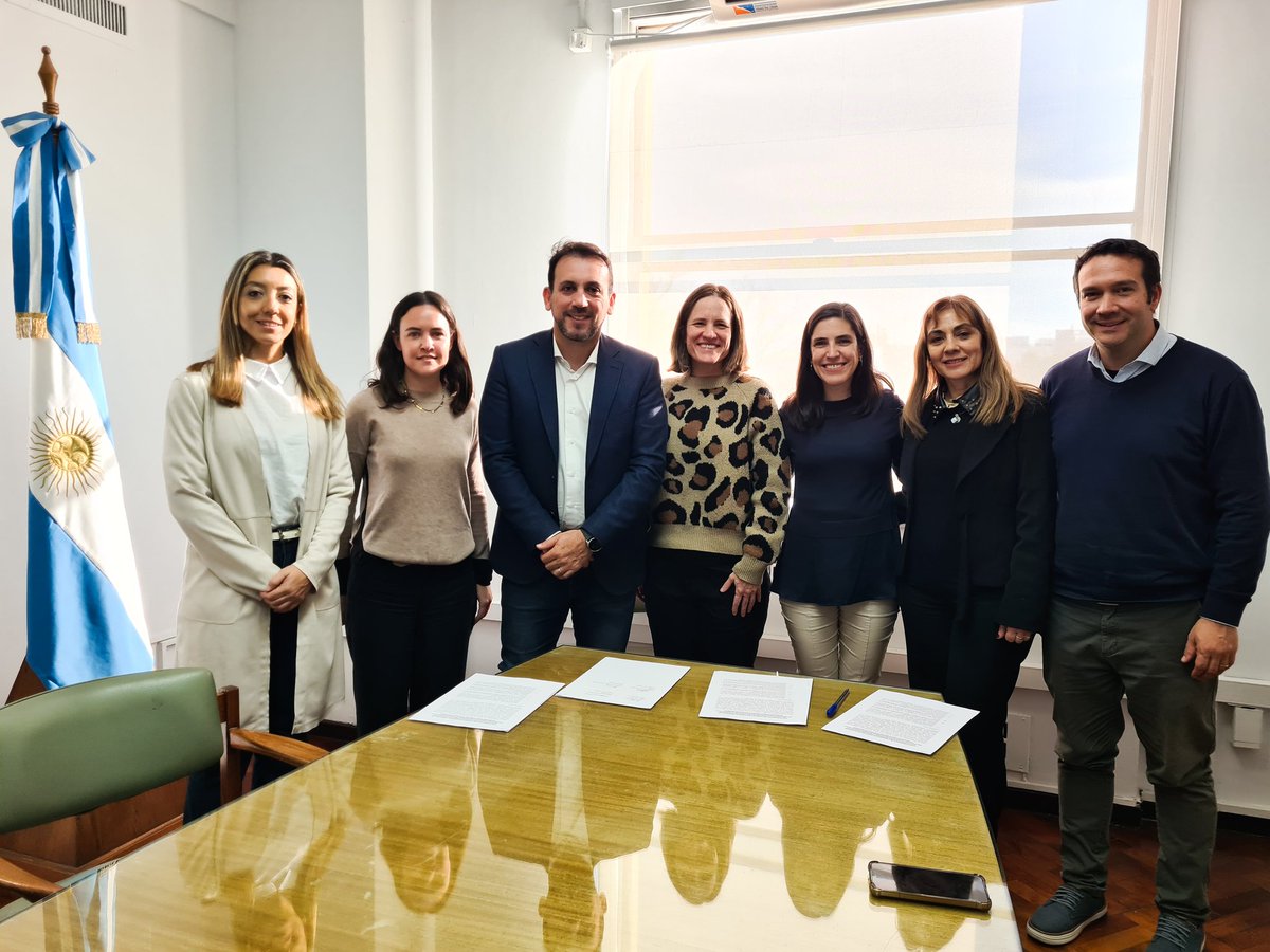 TadeoGZ's tweet photo. ✍🏻 Con las fundaciones #Natura, #Bemberg y #PerezCompanc vamos a trabajar en conjunto con capacitaciones para seguir reforzando la educación inclusiva, equitativa y de calidad.
🏫 Destinado a primeras infancias y primer ciclo de primaria.
🤝🏻 Gracias por el compromiso https://t.co/9tl2GZkILA