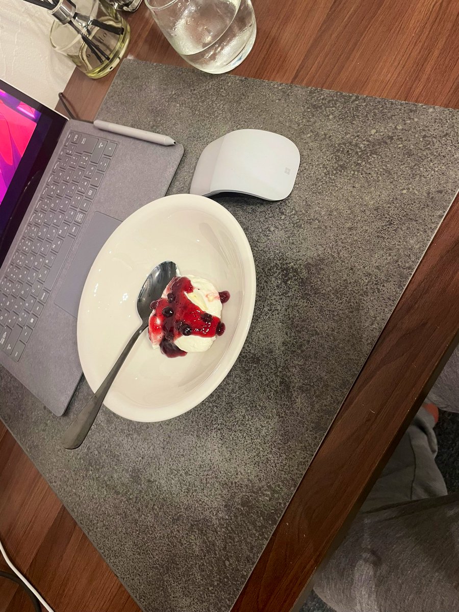 jin_1014_'s tweet photo. 心配のdmありがとう。
生きているし、仕事をめちゃくちゃ頑張ってる。
5月は、I日しか休まなかったしその分稼げた！

頑張った分だけ
やりたいことも
買いたいものも
行きたいとこも
全部叶えられる。 https://t.co/nIVKfb8Rqy