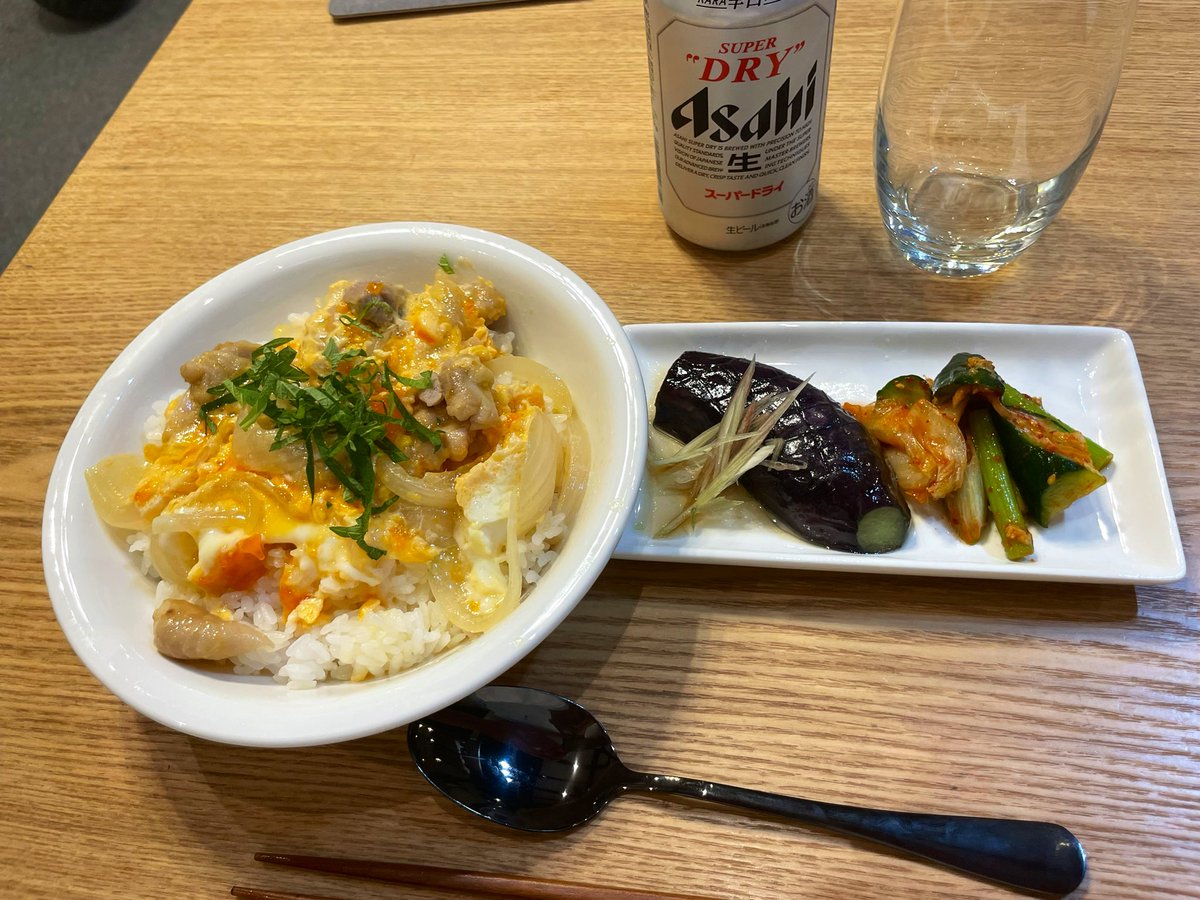 jin_1014_'s tweet photo. 心配のdmありがとう。
生きているし、仕事をめちゃくちゃ頑張ってる。
5月は、I日しか休まなかったしその分稼げた！

頑張った分だけ
やりたいことも
買いたいものも
行きたいとこも
全部叶えられる。 https://t.co/nIVKfb8Rqy