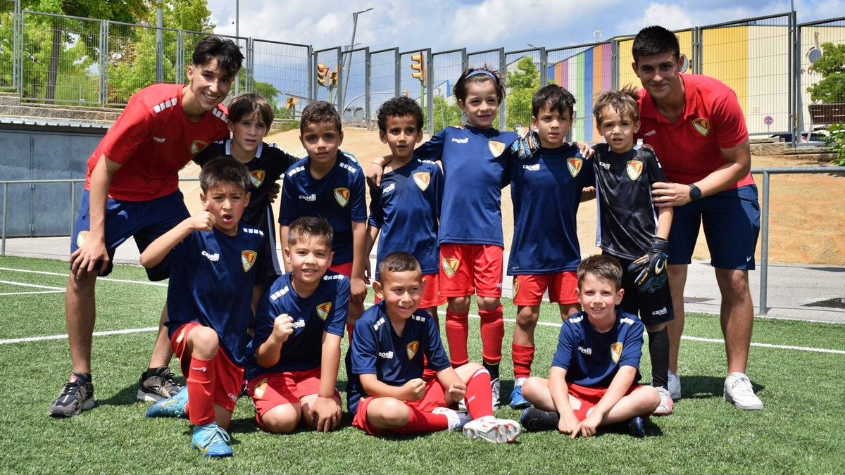 TerrassaFC's tweet photo. 🏆🎉 El S7️⃣🅰️ #terrassista supera en la tanda de penals el #CEMercantil (4️⃣-4️⃣, 0️⃣-2️⃣) i es proclama CAMPIÓ de la Copa del #VallèsOccidental

⚽ ARAN YAGÜE (3) i MARCO RUBIO, golejadors!

🫵♥️ AMUNT #TERRASSA! https://t.co/1dZxJIk1zK