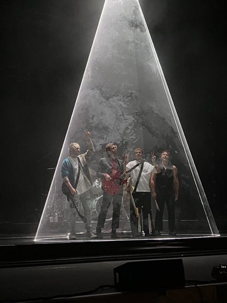 i hate it here so i will go to secret gardens in my mind