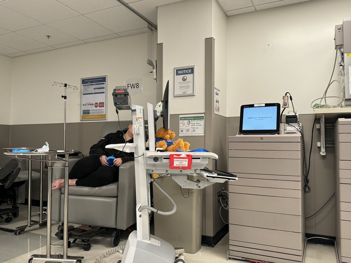 erikyde's tweet photo. When your day starts at the @UCDavisHealth ER, but you’ve been waiting for bloodwork for over 90 minutes. Not only have no employees been in the room for 20+ minutes, but nobody has introduced themselves since we’ve been here. https://t.co/SkH9cO2pWD