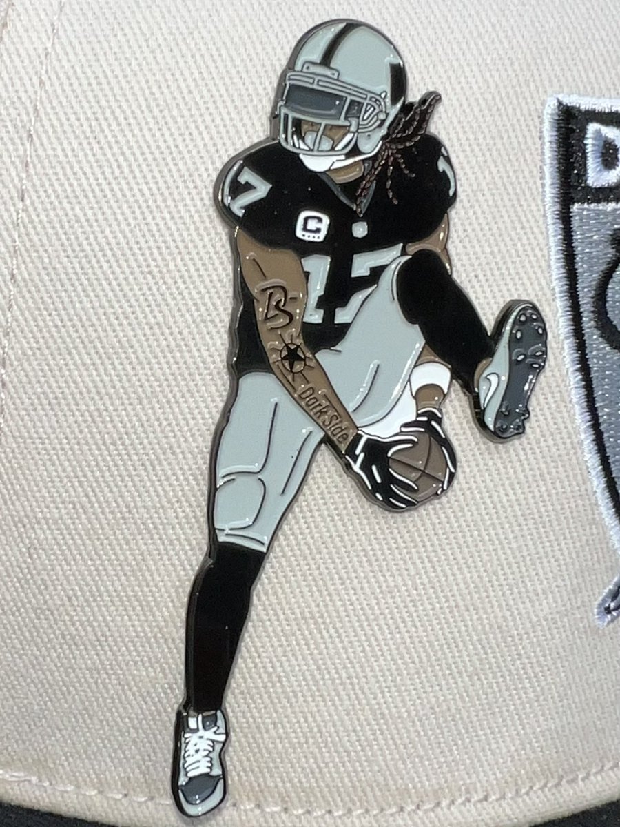 dscb_22's tweet photo. 3”Pins #MaxxCrosby #DavanteAdams #RaiderNation #DSCB https://t.co/j4dm3HdG8Q