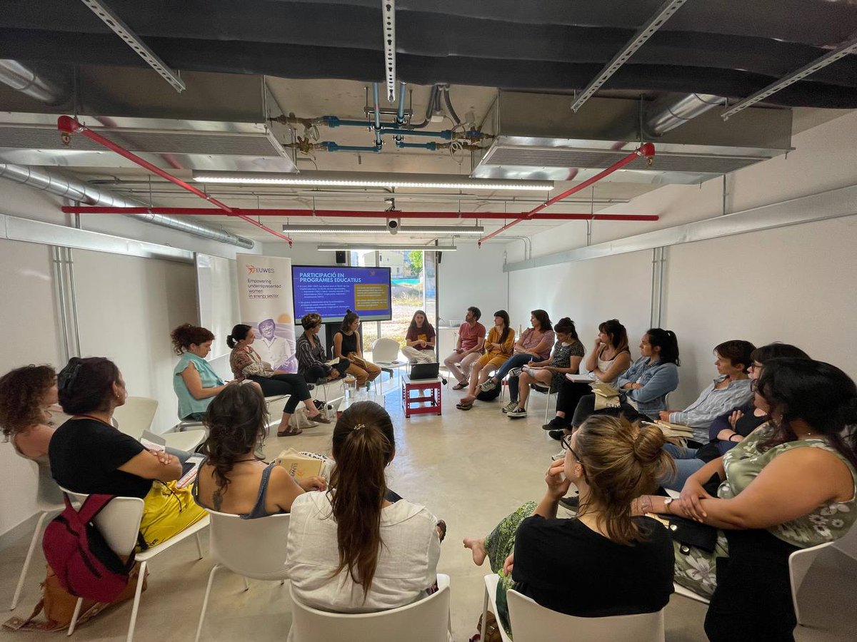 ESFCatalunya's tweet photo. Ahir, a la sessió "Dinàmiques de gènere al sector energètic" vam tractar des dels ecofeminismes les dinàmiques de gènere en el sector energètic i la precarització que genera l’actual model en mans de l’oligopoli!

🧵 Obrim fil amb dades rellevants! #SetmanaEnergiaCoop #EUWES 👇 https://t.co/umplaSma3b