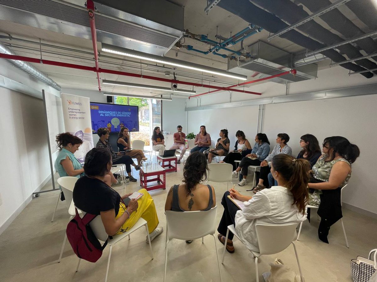 ESFCatalunya's tweet photo. Ahir, a la sessió "Dinàmiques de gènere al sector energètic" vam tractar des dels ecofeminismes les dinàmiques de gènere en el sector energètic i la precarització que genera l’actual model en mans de l’oligopoli!

🧵 Obrim fil amb dades rellevants! #SetmanaEnergiaCoop #EUWES 👇 https://t.co/umplaSma3b
