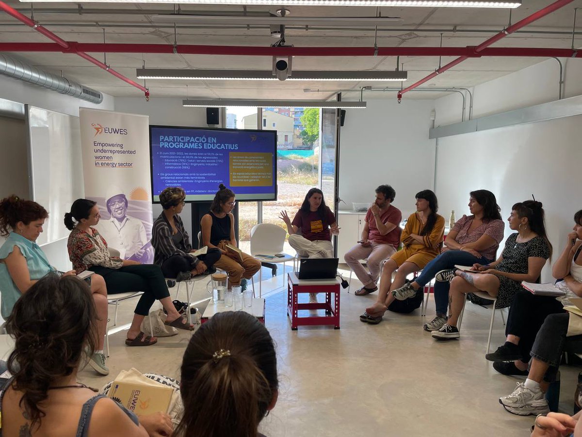 ESFCatalunya's tweet photo. Ahir, a la sessió "Dinàmiques de gènere al sector energètic" vam tractar des dels ecofeminismes les dinàmiques de gènere en el sector energètic i la precarització que genera l’actual model en mans de l’oligopoli!

🧵 Obrim fil amb dades rellevants! #SetmanaEnergiaCoop #EUWES 👇 https://t.co/umplaSma3b