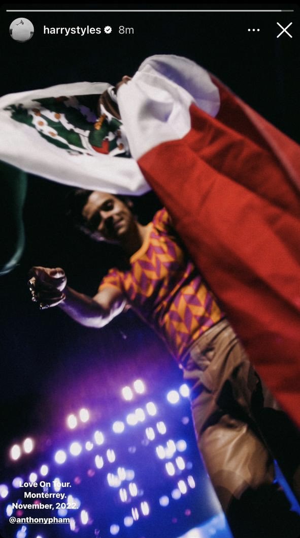 angelslouisw's tweet photo. primero Harry con la bandera de México en su insta story y ahora Louis 🥹 https://t.co/edGpkWuUUl