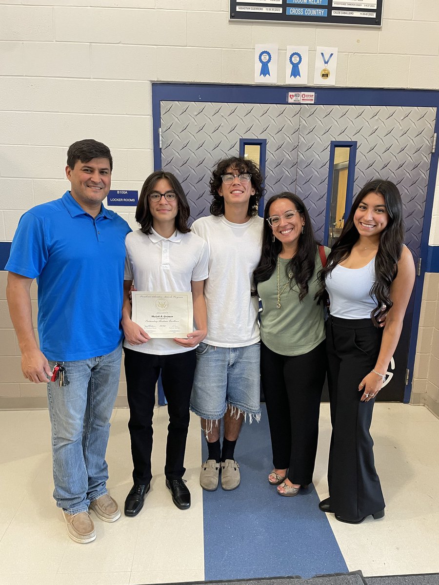 nhadia's tweet photo. Great job Mykah!! Presidential award, Outstanding Soloist and School track record. @guzman_mykah @guzmanmichaelr https://t.co/D6AU4kIHcY