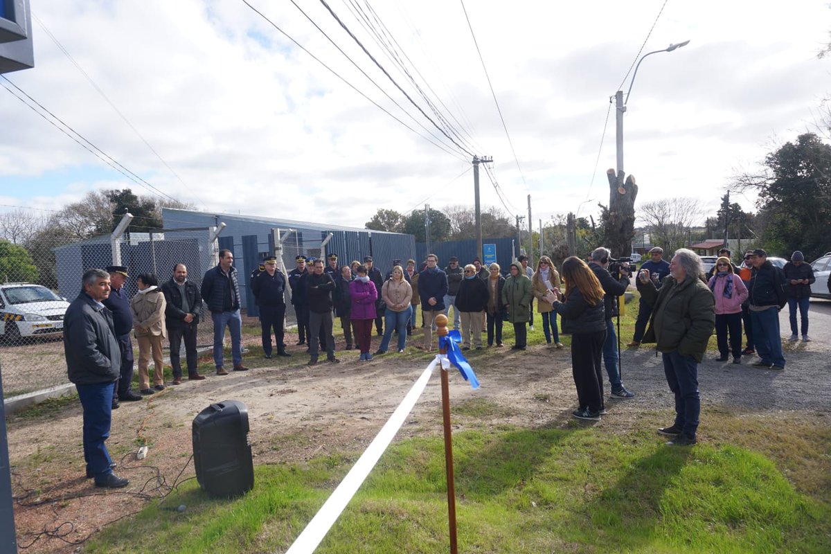 alelaf13's tweet photo. Celebramos la instalación del Cajero en Montes. Y saludamos el esfuerzo de todos aquellos involucrados en su colocación. La descentralizacion es el camino. https://t.co/qPkZFMxvFX
