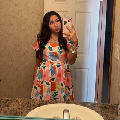 Ashlynbmartinez's tweet photo. #NewProfilePic https://t.co/bSU9zsw9PG