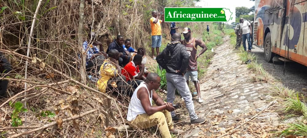 Africaguinee's tweet image. 🛑Beyla. Un #accident de la route fait 5 #morts, 49 #blessés à Bola. Les détails à lire sur Africaguinee.com 👇