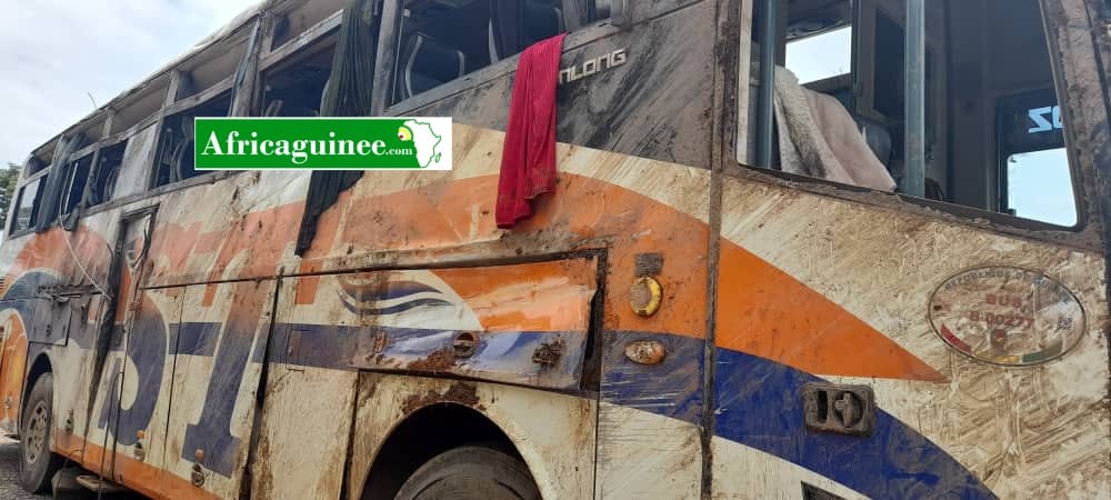 Africaguinee's tweet image. 🛑Beyla. Un #accident de la route fait 5 #morts, 49 #blessés à Bola. Les détails à lire sur Africaguinee.com 👇