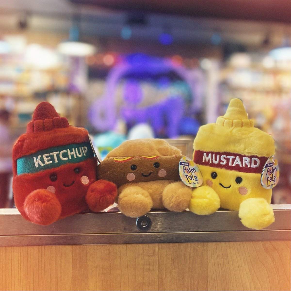 newburycomics's tweet photo. It is Wednesday m'dudes - grab your Pals and have a wicked good time at Newbury Comics 🌭

#newburycomics #palmpals #ketchup #mustard #hotdog #tgif #thingstodoinBoston https://t.co/JXW9nDOwBv