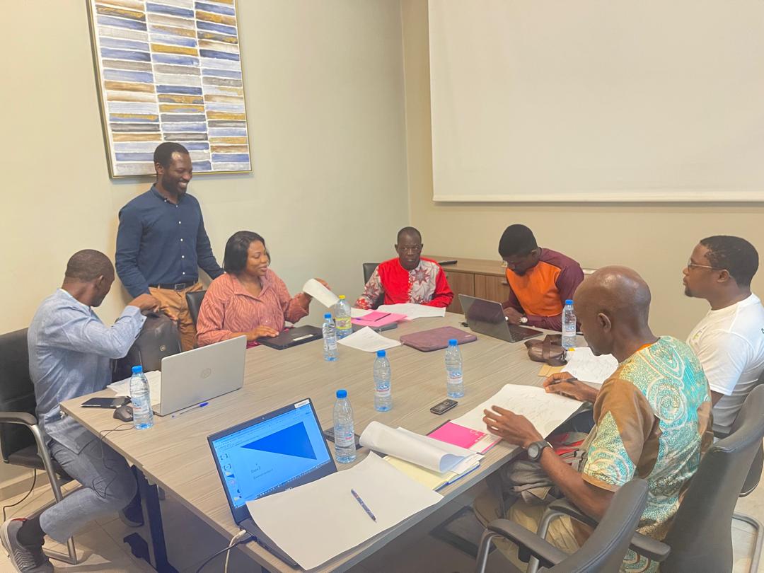 ElounaBoris's tweet photo. En cette journée mondiale de l'environnement #HoPiTResearch Group a organisé  un Workshop sur les stratégies de résilience des communautaires face aux catastrophes naturelles.💪🏾💪🏾
Étaient présent: #Whitecompany, #APC, #SENIMACOMPANY, #CUY, #CAY7, #ONUC, #OIADEMOS, #GREENHORIZON, https://t.co/8xnnSMHSWB