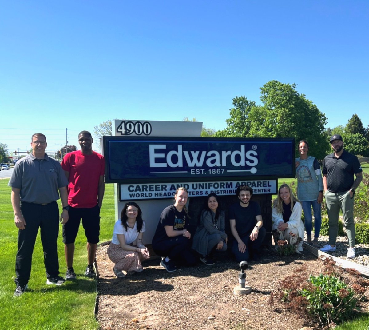 EdwardsGarment's tweet photo. We are Edwards!!👋

Your one-stop-shop for all things apparel. Uniforms, spot-buy, custom - we're that supplier! A caring team, quick turnarounds, in-house decoration, and fashion forward pieces you'll want in your closet. Let's work together! https://t.co/Y0uzKM01SS
