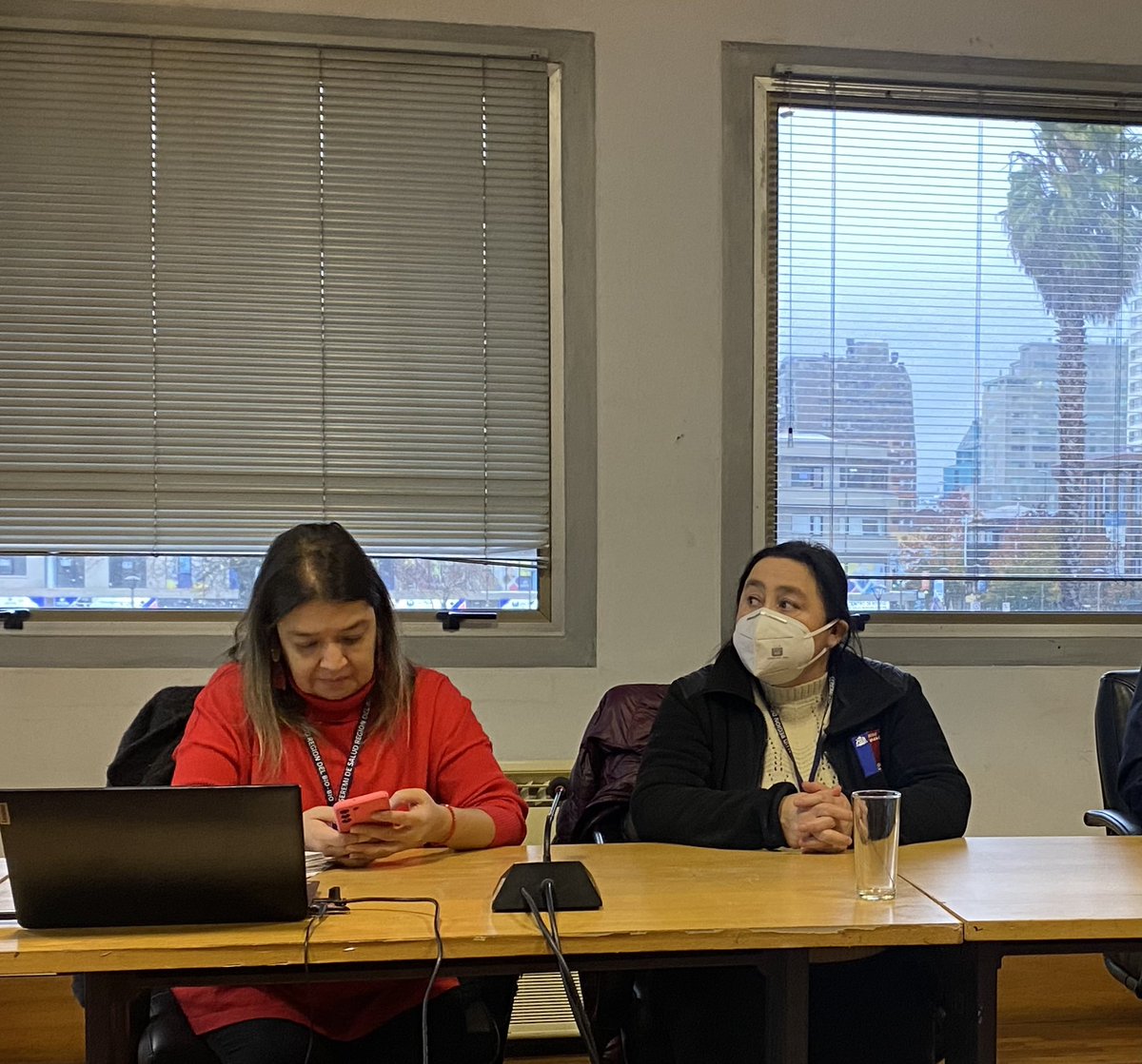 seremisalud8's tweet photo. Seremi @EduardoBarraJ expuso en Comisión Salud de Consejeros Regional, respecto a situación de virus respiratorios a nivel regional, En la instancia se reforzó el llamado a la población objetivo a vacunarse contra la influenza  💉. https://t.co/axiW3Neon2