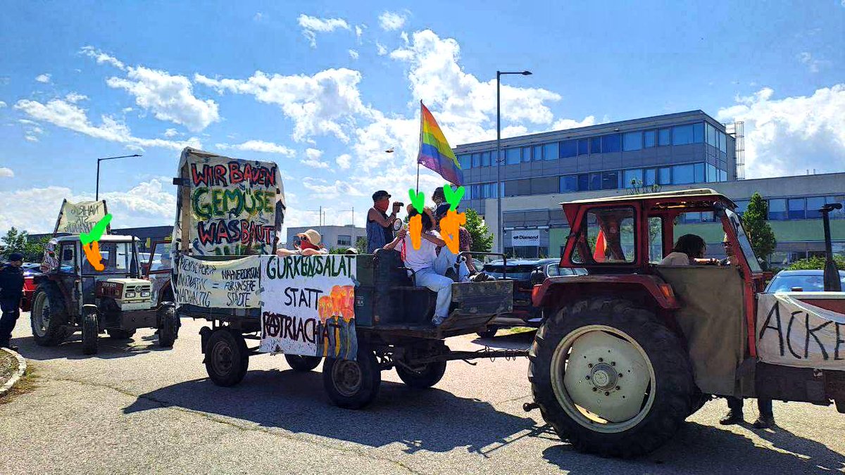 Zusammen mit enteignungsbedrohten Landwirt:innen sind wir bei den #Städtetagen in Wiener Neustadt und kämpfen für den Erhalt wertvoller Ackerböden
#FischaAuBleibt #OstumfahrungStoppen