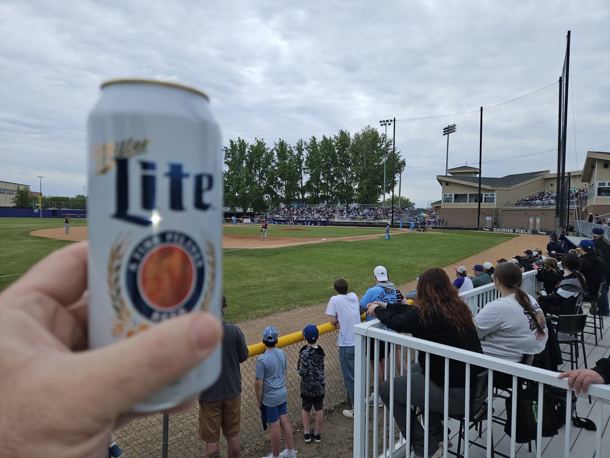 Went to a <a href="/StoonBerries/">Saskatoon Berries</a> game on Sunday.  Facility is very good. The talent on the field was very good.  But the concession #EpicFail served hotdogs without chili.  That's like a movie theater not serving popcorn. Hopefully they sorry this out so i can go again.