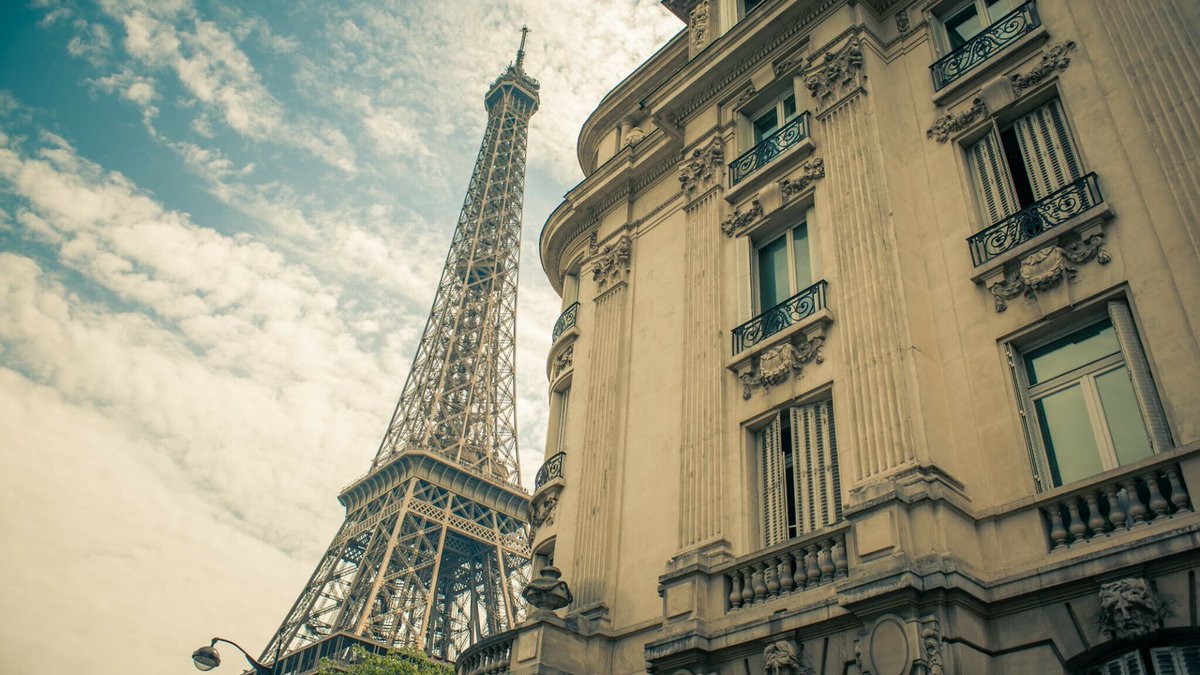 BFMTV's tweet photo. Il y a 827.000 millionnaires en France: leur nombre a augmenté plus vite que partout ailleurs en Europe
https://t.co/Aqr5N4hU35 https://t.co/PSktEbPcG4
