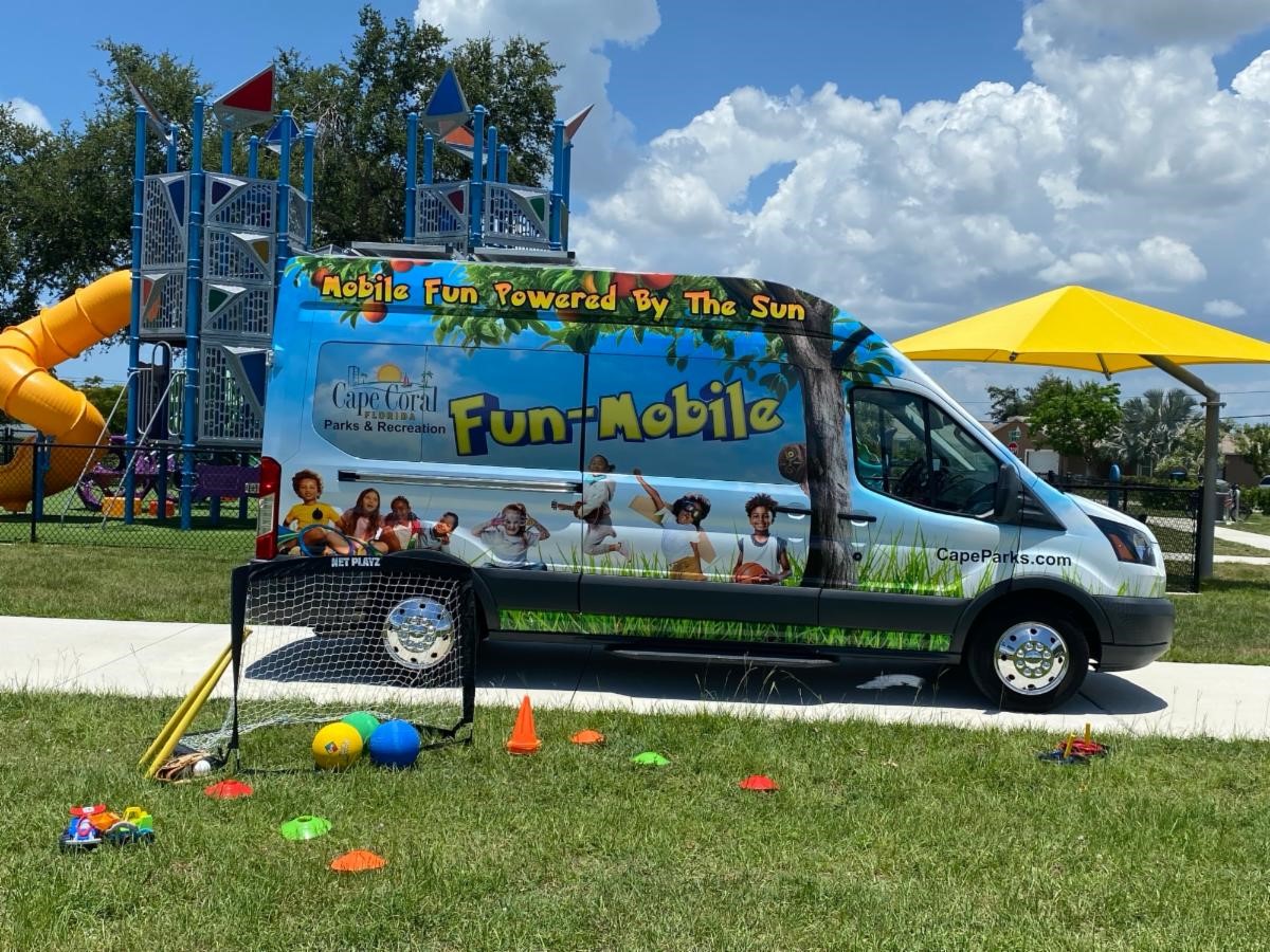 CapeCoral's tweet photo. 🌞🍽️ Starting Today, kids 18 and under can enjoy free lunches at Paul Sanborn Park, every weekday from 11 AM to 1 PM through July 31 (excluding June 19 & July 4). Plus, enjoy free games and activities! Visit https://t.co/WueBPX1MdX for more info. #FunMobile #CapeCoral https://t.co/9jiccpqmm5