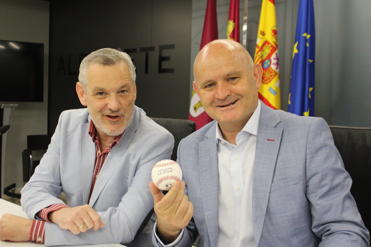 AytoAlbacete's tweet photo. 📣📣Villaescusa anima a los albaceteños a participar en el I Clínic de iniciación al béisbol ‘San Juan’ como primer paso para recuperar este deporte en nuestra ciudad⚾️

🗓️22 junio
⏰10:00 a 19:00 h
📍Campo de fútbol ‘José Copete’
ℹ️Dirigido a niños y niñas de hasta 15 años https://t.co/Ure2PspK4x