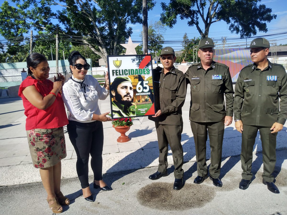 CMKXDigital's tweet photo. Celebran en la #ProvinciaGranma acto de condecoración y ascenso a oficiales del Ministerio del Interior por el aniversario 63 de la constitución de este órgano.

#Cuba
#Minnit https://t.co/QCBbvtNy2P