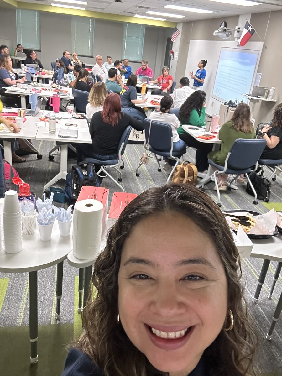 Julietec7's tweet photo. So excited to kick off our 2024 Camp Welcome this summer! @MariaSolGomez76 @YosetAltamirano @SBISDML @fernandoESL https://t.co/e2OB6ZN8uI